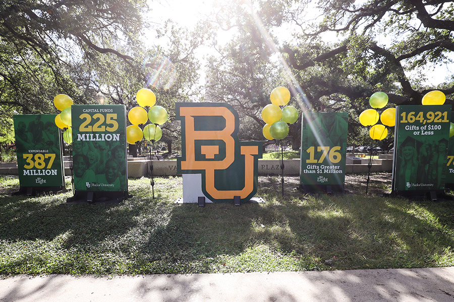 campus installation celebrating Baylor's giving goals