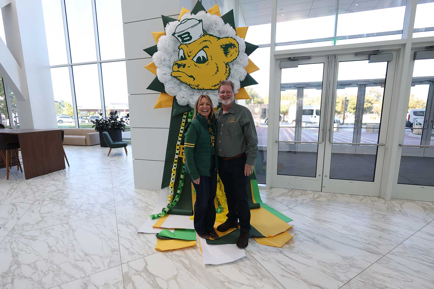 A Baylor couple in front of the Big Mum at the Hurd